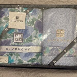 Givenchy Blue and Green Towel Set